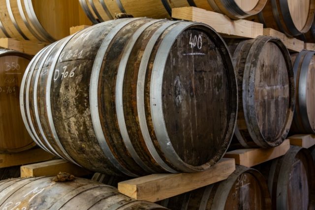 Estudio del uso de barricas de Quercus Pyrenaica en la crianza de vinos